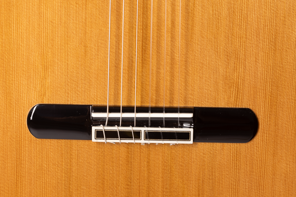 GUITARRA CLÁSICA ADMIRA ARTISTA SERIE CONSERVATORIO TAPA CEDRO FONDO BOCOTE