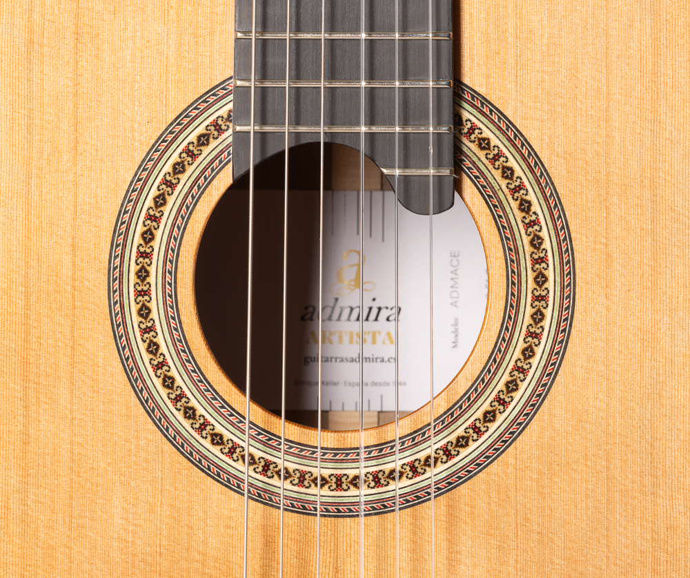 GUITARRA CLÁSICA ADMIRA ARTISTA SERIE CONSERVATORIO TAPA CEDRO FONDO ÉBANO