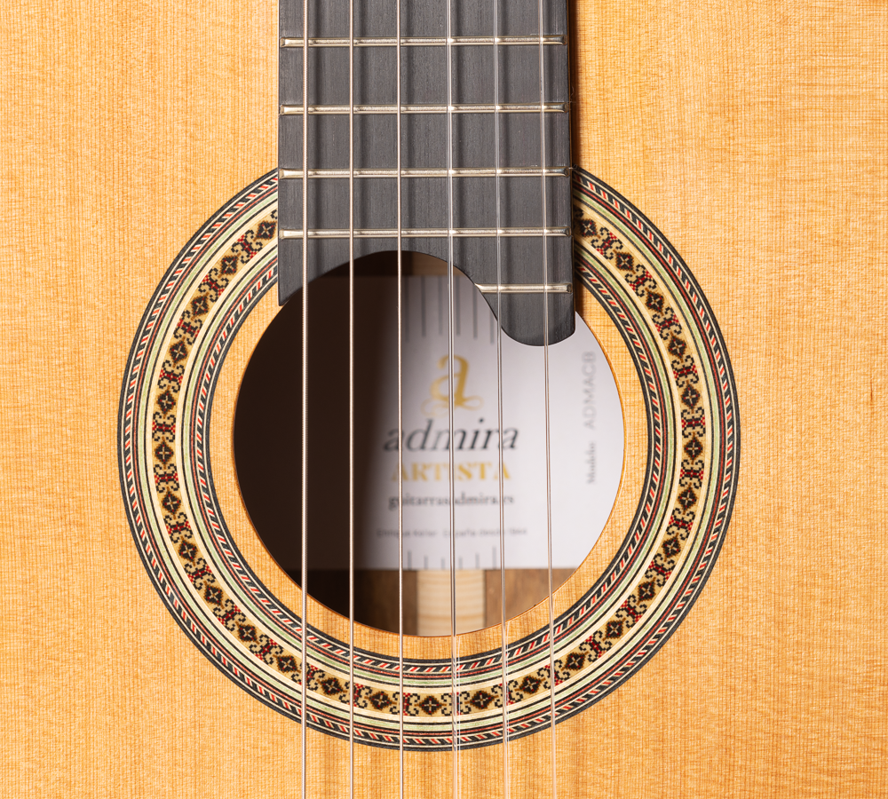 GUITARRA CLÁSICA ADMIRA ARTISTA SERIE CONSERVATORIO TAPA CEDRO FONDO MONGOY