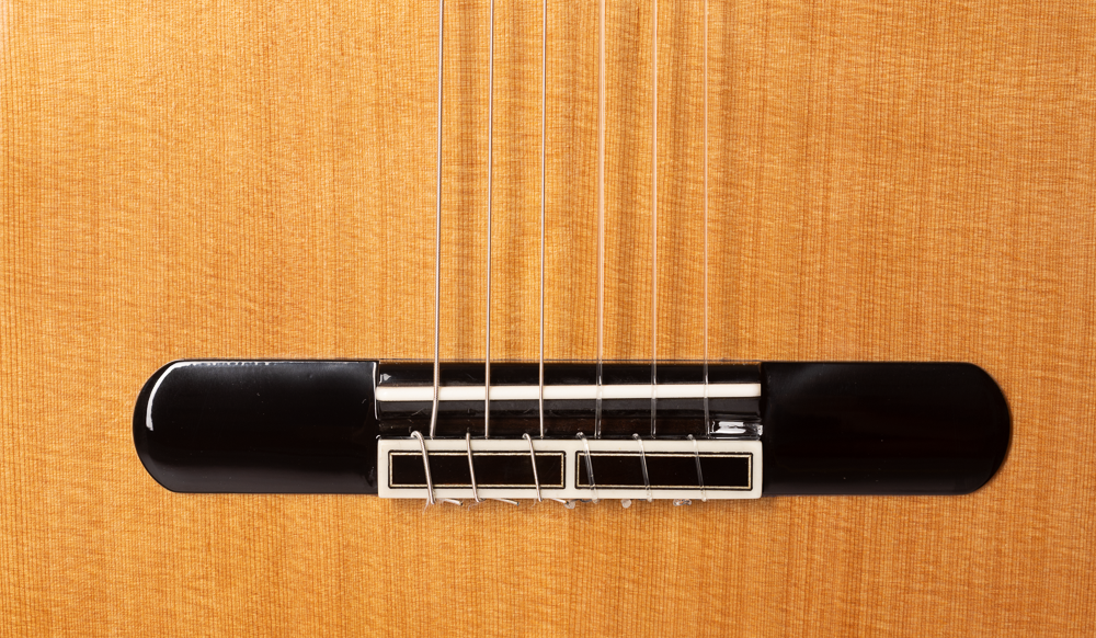 GUITARRA CLÁSICA ADMIRA ARTISTA SERIE CONSERVATORIO TAPA CEDRO FONDO MONGOY