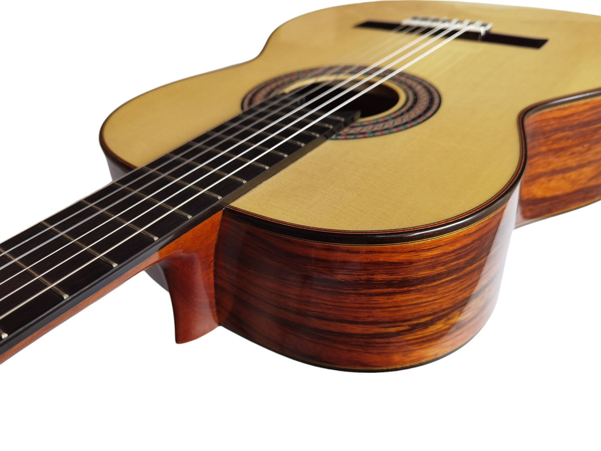 Guitarra Clasica Antonio de Toledo AT-20 - Edicion Limitada Toda Maciza de Abeto y Granadillo