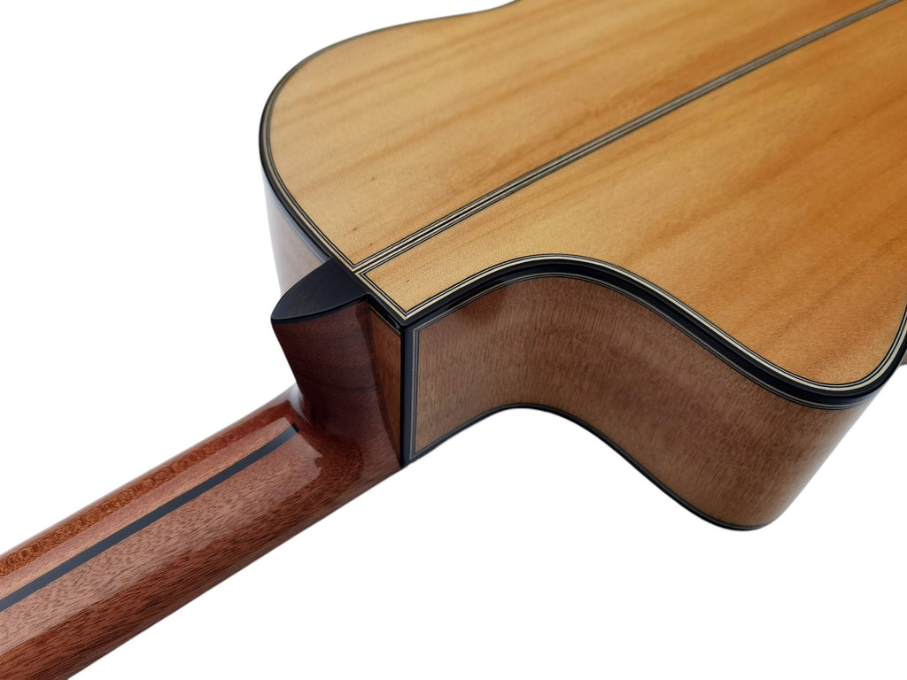 Antonio De Toledo Modelo F17 EQ Blanca de Cipres con EQ fishman Con Cutaway ATF-17BE CUT