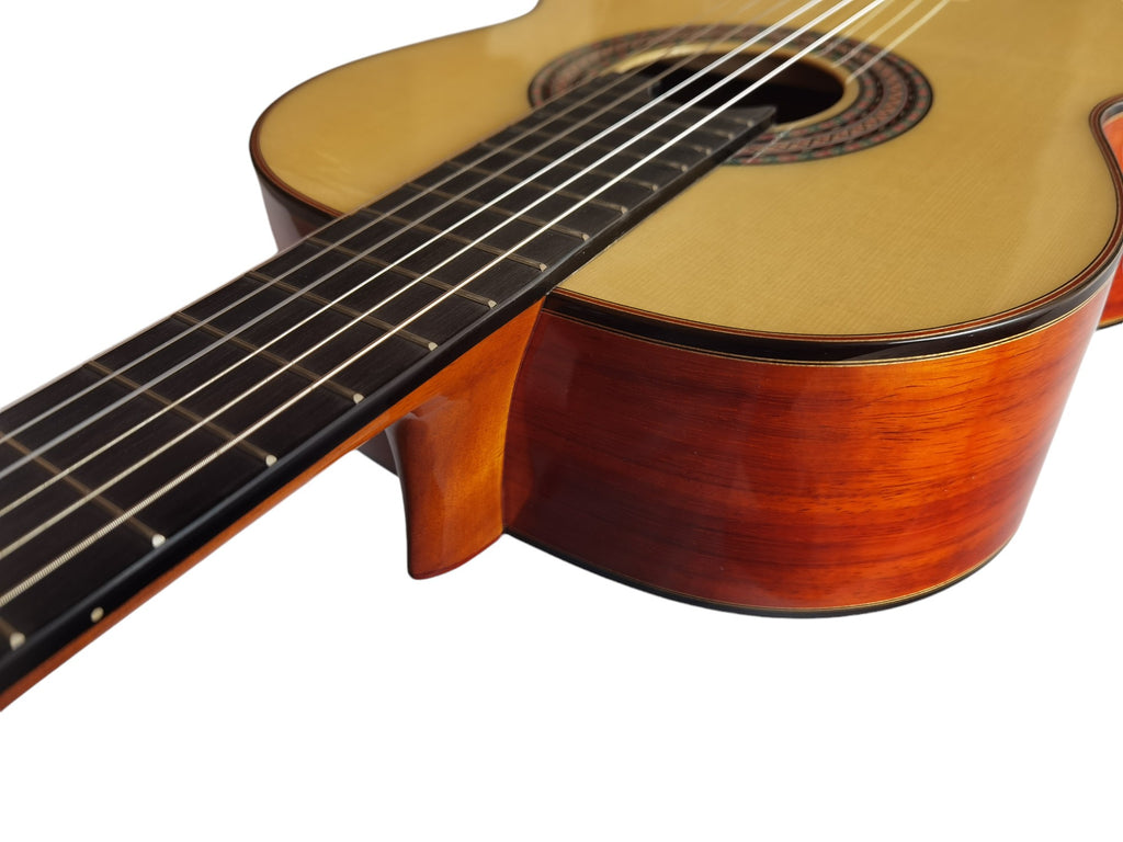 Guitarra Clasica Antonio de Toledo AT-20 - Edicion Limitada Toda Maciza de Abeto y Padauk