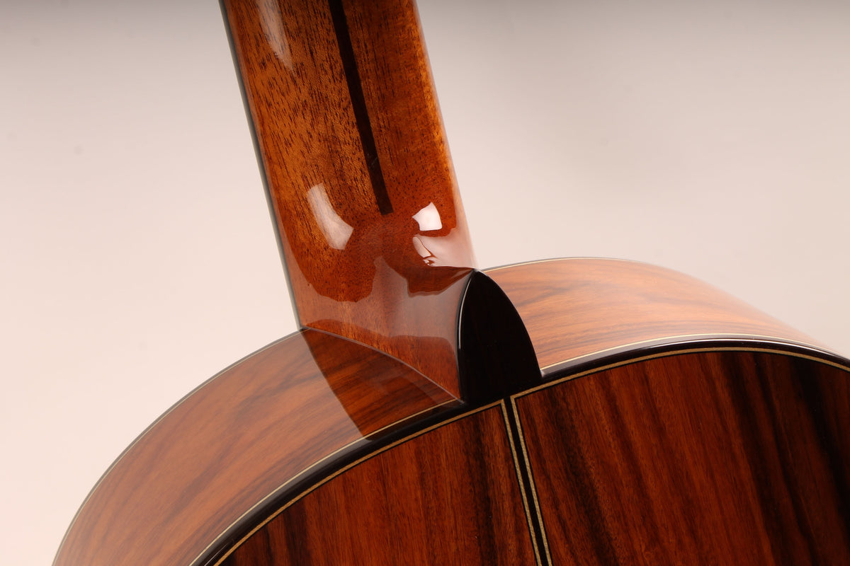 Antonio De Toledo Modelo AT-18C Tapa Maciza de Cedro y Fondo y Aros de Cocobolo