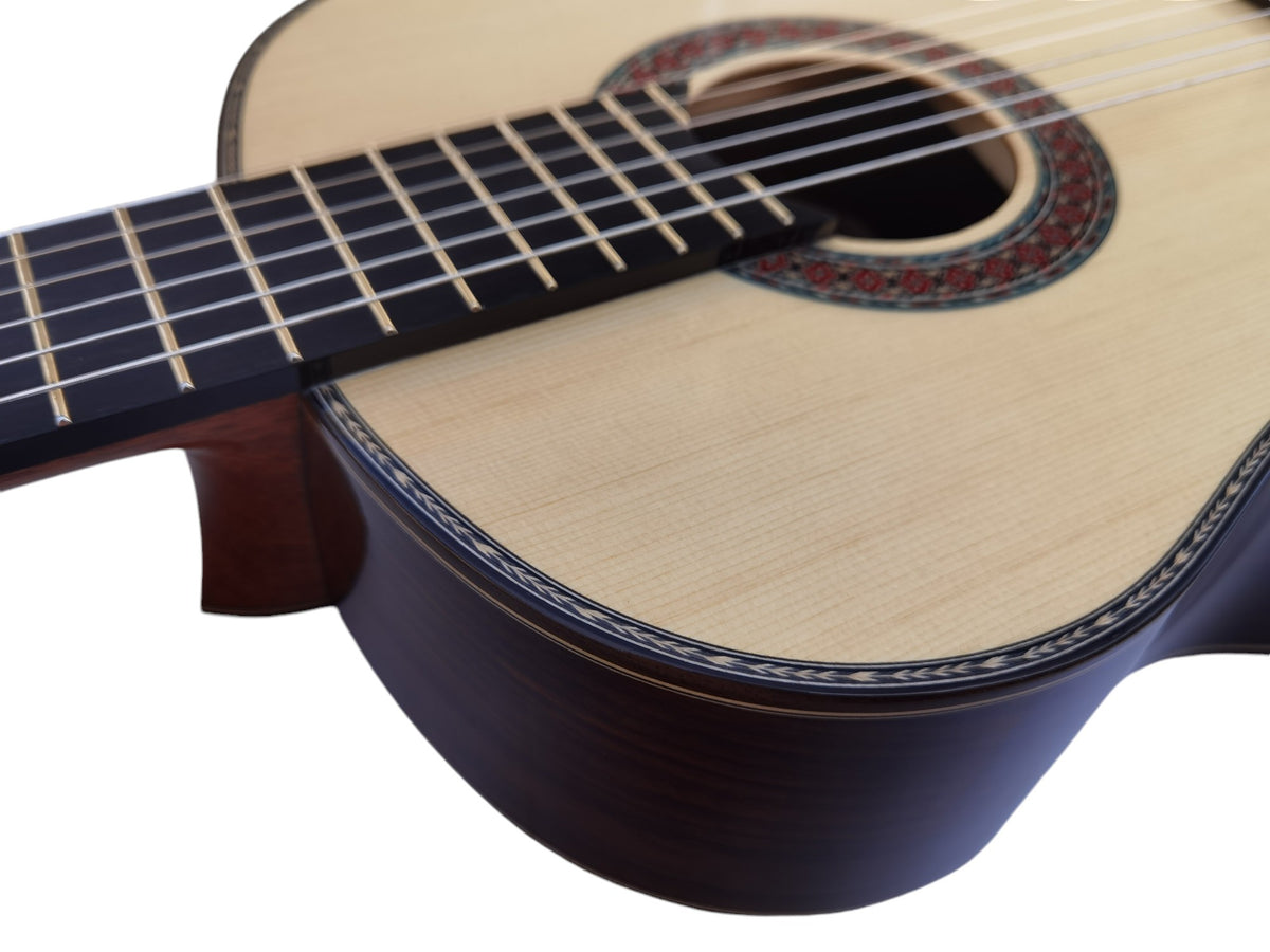 Antonio de Toledo serie José Rincón JR-50S – Guitarra Clásica Toda Maciza de Palosanto y Abeto