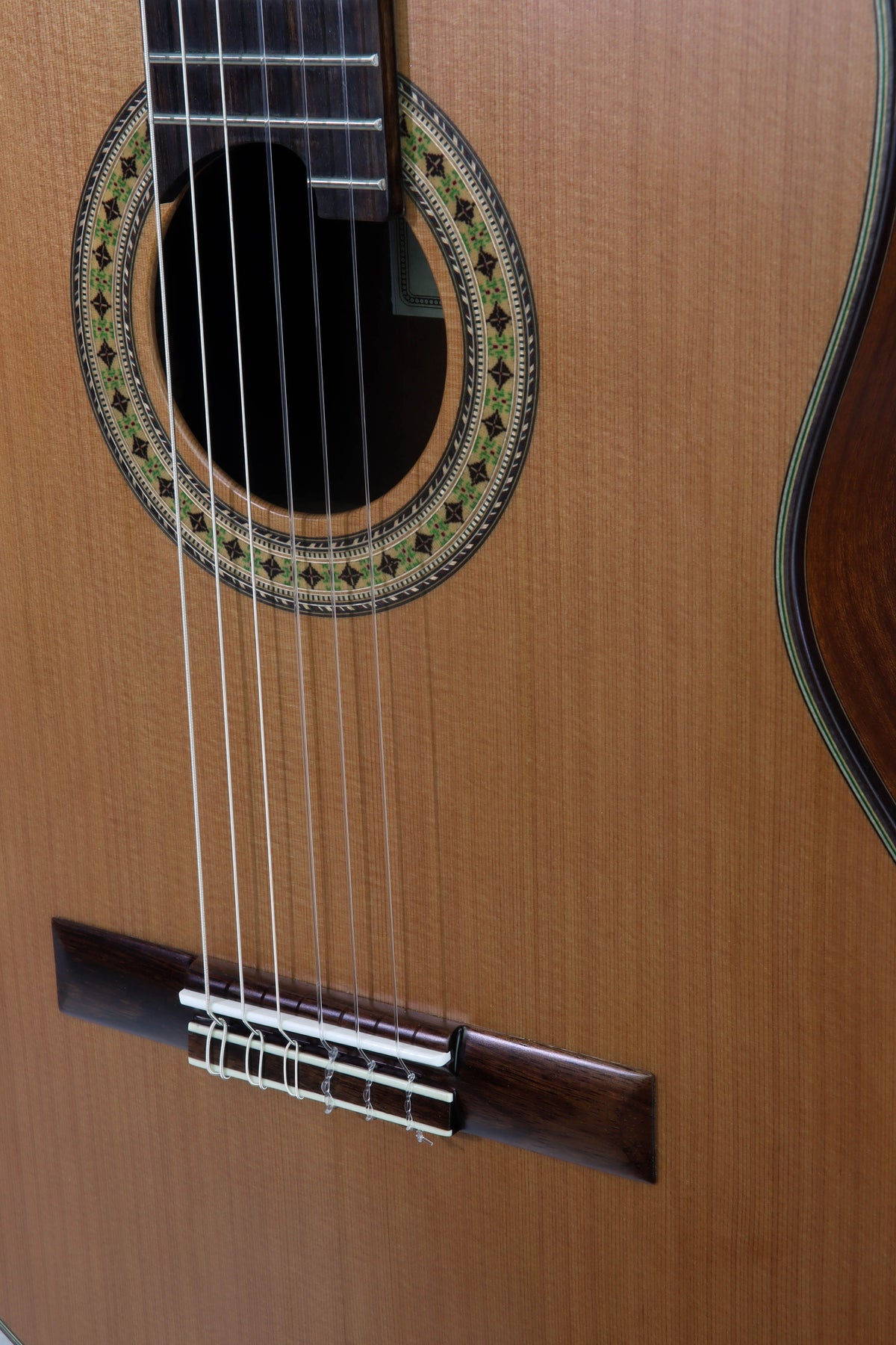 C320.205C Satin Guitarra Clasica Vicente Tatay - Fondo de Sapeli con Tapa Maciza de Cedro - Acabado Satinado