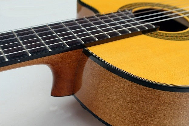 C320.580CE V Guitarra Flamenca Jose Rincon - Fondo de Sicomoro con Tapa de Abeto - Cenefa Verde - Amplificada con Cutaway