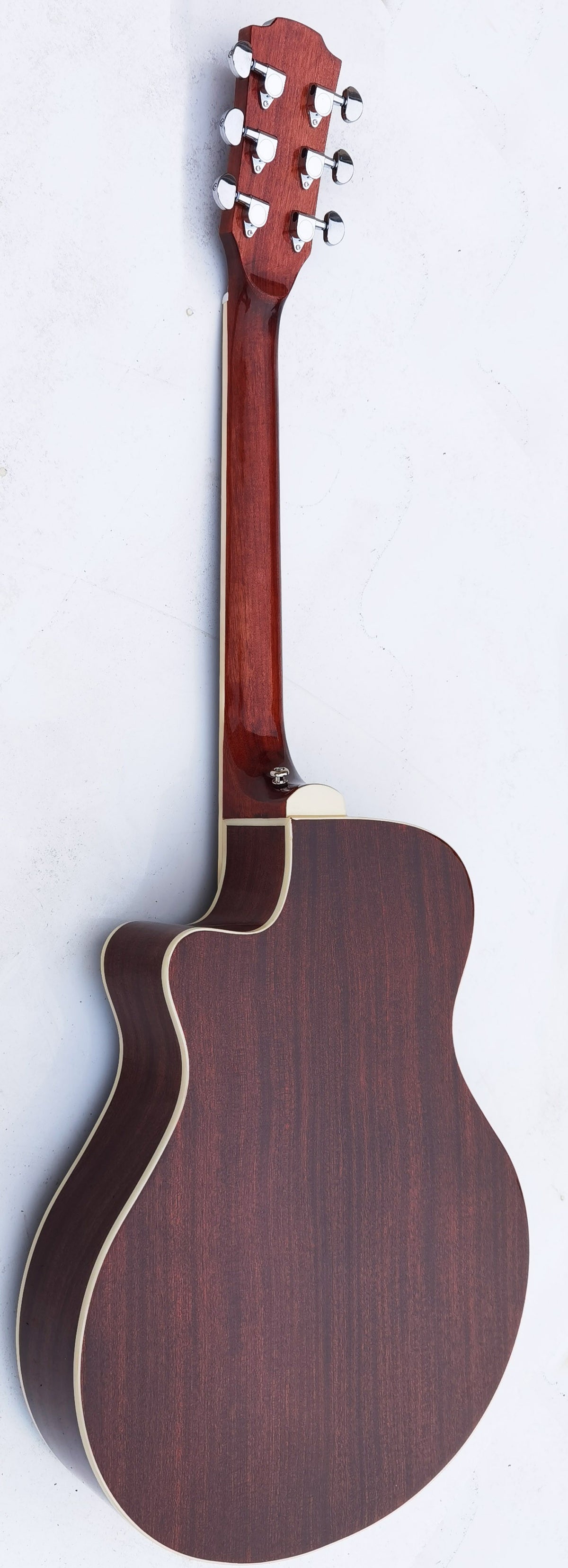 C331.646EQSB Guitarra Electroacustica Baffin Mini Jumbo tipo APX Sunburst Amplificada y previo con Afinador Acabado Brillo