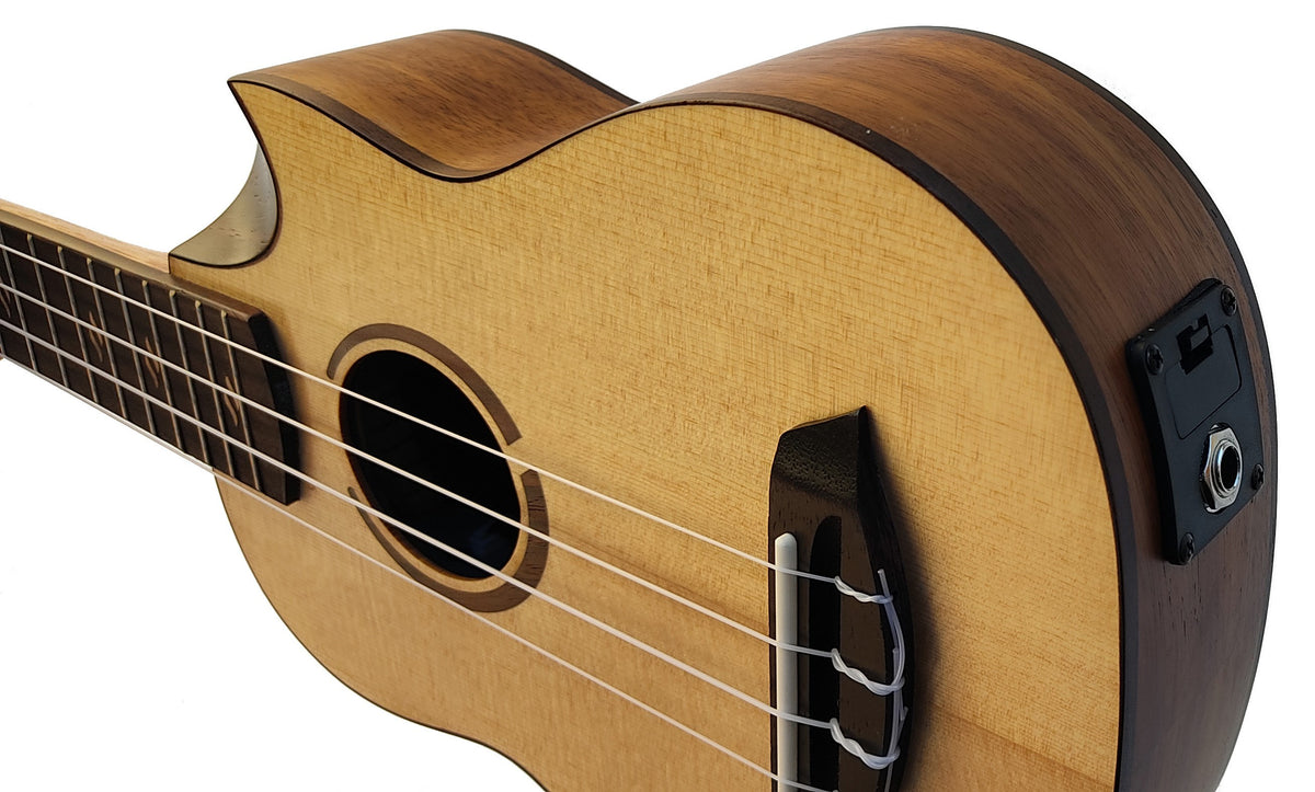 Egmond C380.107EQ  Ukelele Concierto Amplificado de Koa y Tapa Maciza