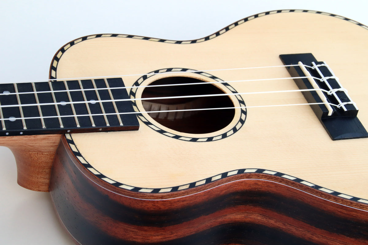C380.103V Egmond Ukelele Soprano de Palosanto con Tapa Maciza