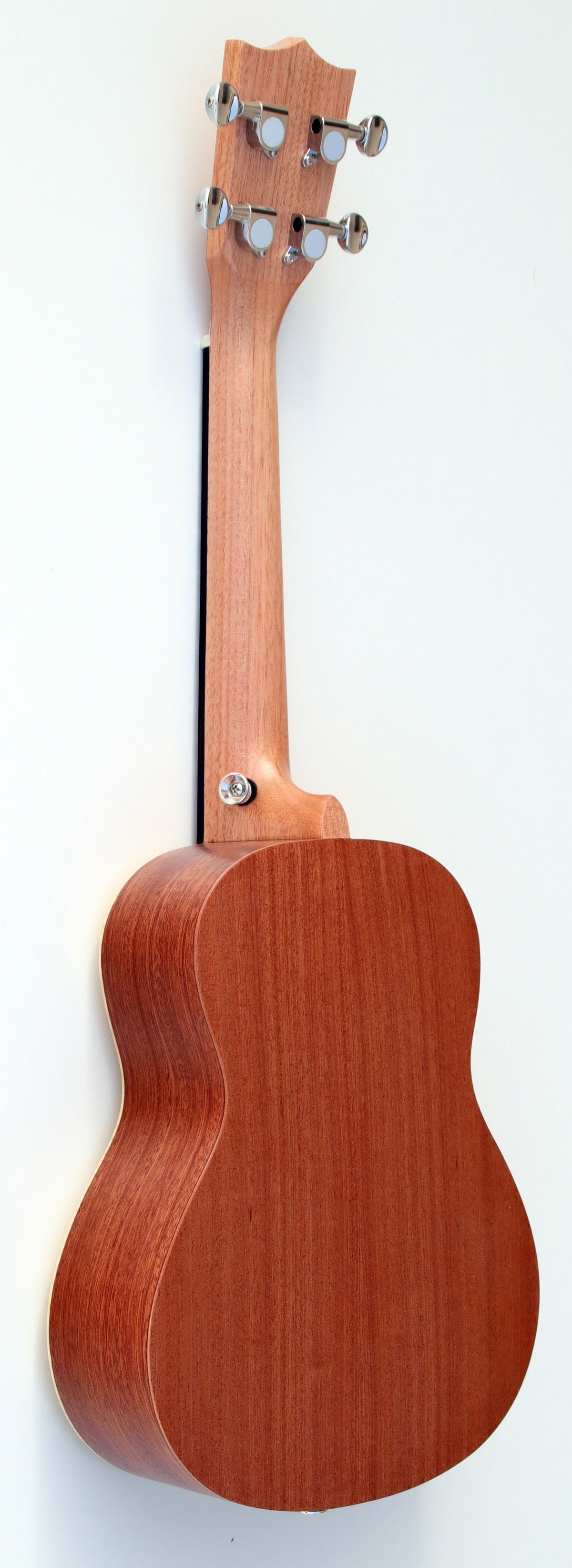 C380.100V Egmond Ukelele Concierto de sapeli con tapa maciza
