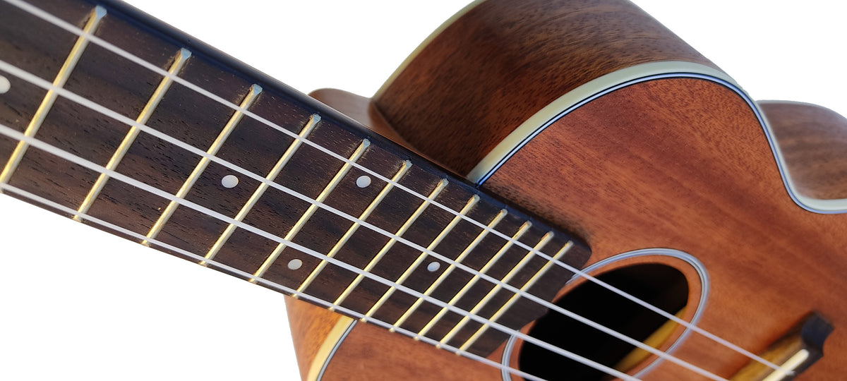 Egmond C380.106V  Ukelele Soprano de Caoba Todo Macizo