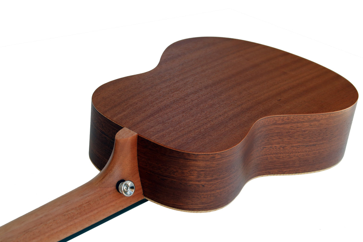 C380.100V Egmond Ukelele Concierto de sapeli con tapa maciza