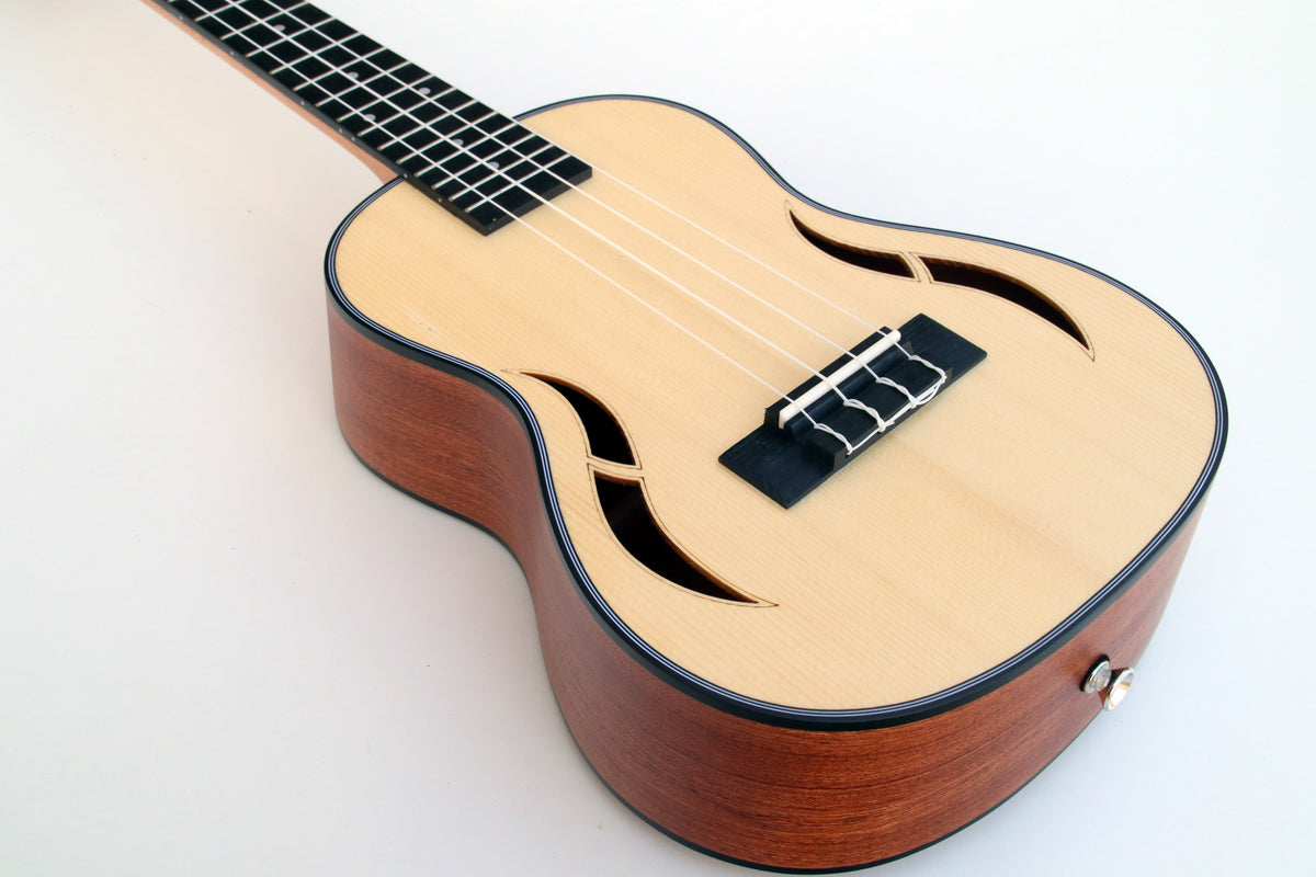 C380.105V Egmond Ukelele Concierto de Caoba con tapa maciza