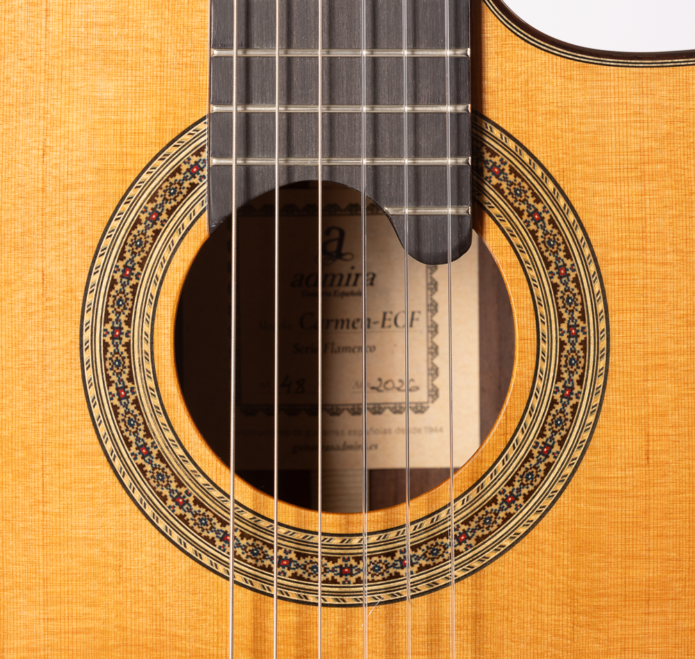 GUITARRA ADMIRA CARMEN SERIE FLAMENCO CUTAWAY ELECTRIFICADA FISHMAN