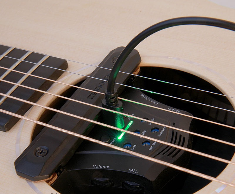 PREAMPLIFICADOR ACTIVO CON EFECTOS PARA GUITARRA ACÚSTICA RECARGABLE X2G0