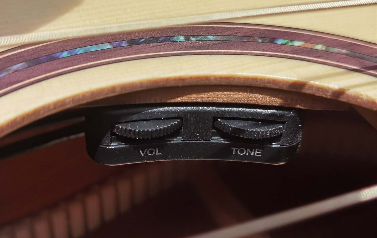 Egmond AV-20 – Guitarra Electroacústica Parlour Amplificada