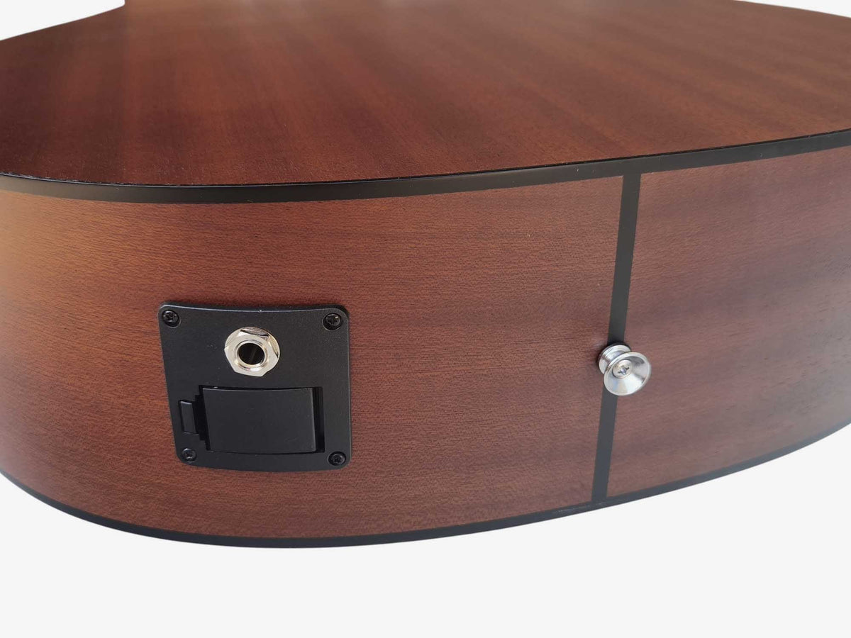 Egmond AV-21 – Guitarra Electroacústica Mini Jumbo Amplificada