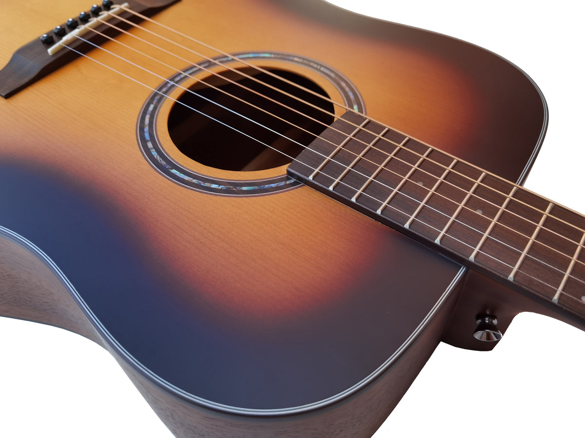 Egmond AV-50 Burst – Guitarra Acústica Dreadnought con Tapa Maciza de Abeto y Acabado Sunburst