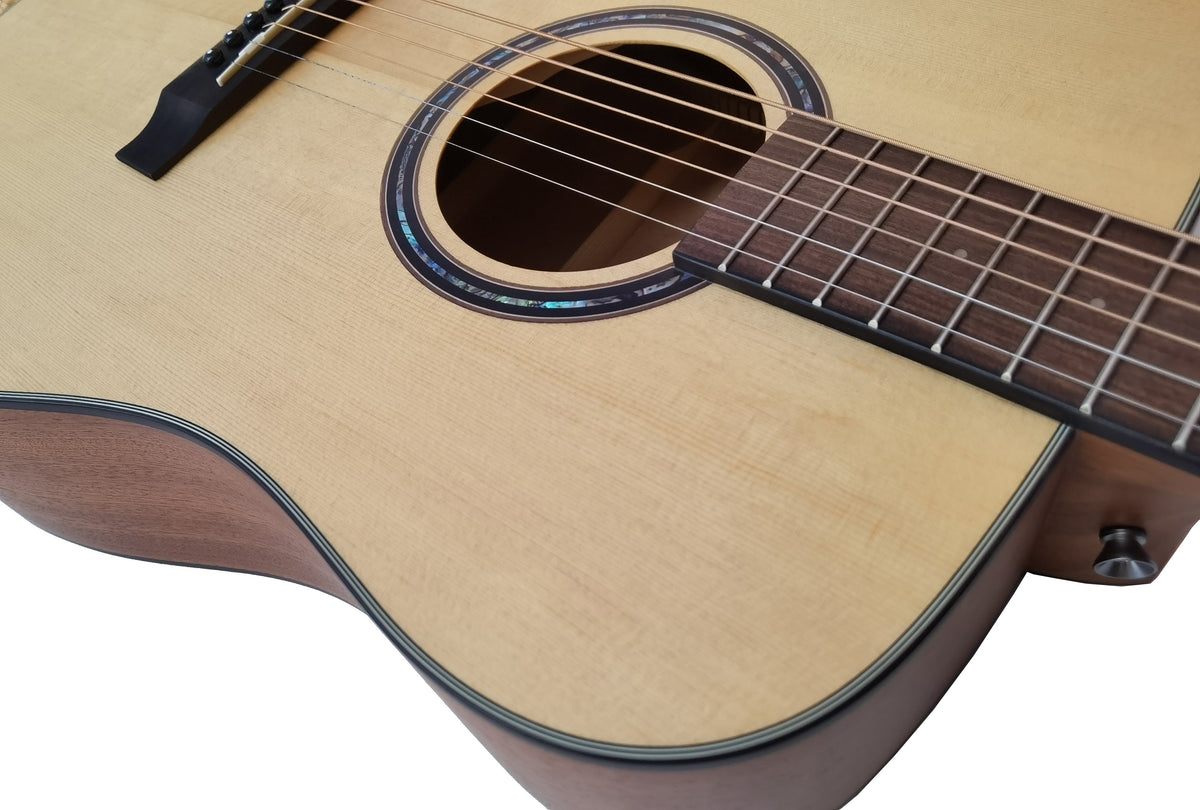 Egmond AV-50 – Guitarra Acústica Dreadnought con Tapa Maciza de Abeto