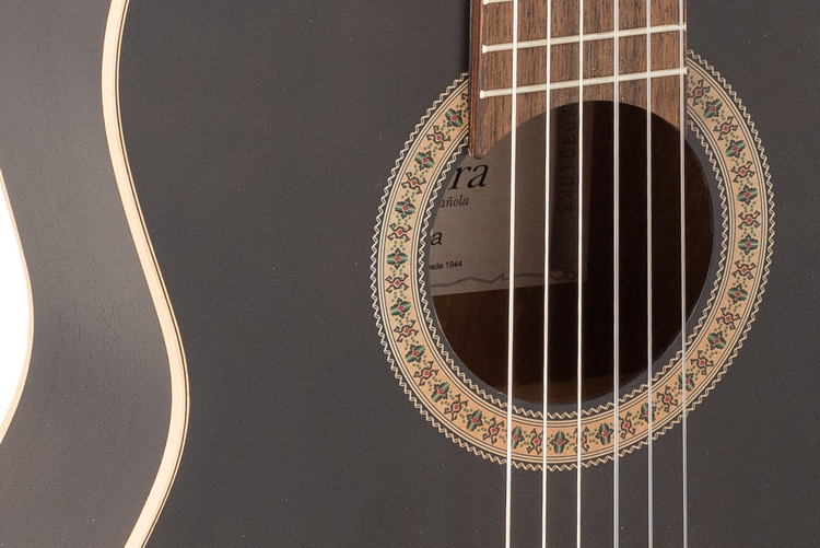 GUITARRA CLÁSICA ADMIRA LUNA SERIE ESTUDIO CUTAWAY ELECTRIFICADA FISHMAN