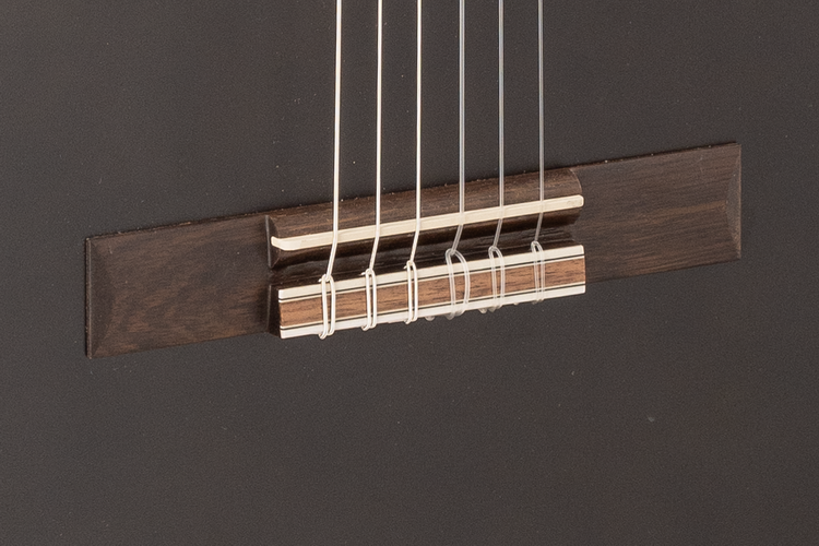 GUITARRA CLÁSICA ADMIRA LUNA SERIE ESTUDIO CUTAWAY ELECTRIFICADA FISHMAN