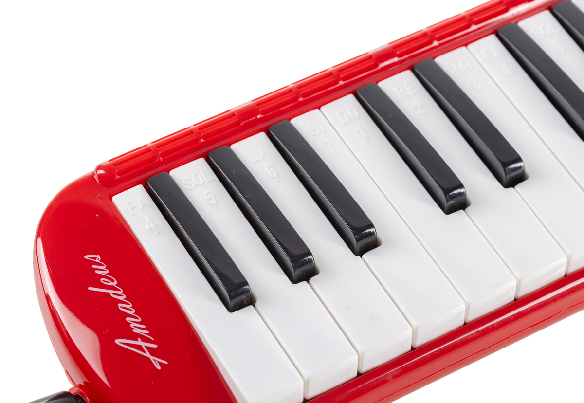 MELÓDICA 37 AMADEUS ROJA CON ESTUCHE