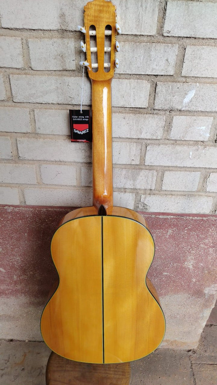 Outlet A53 - C320.580 Guitarra Flamenca Vicente Tatay con Golpe en la Tapa Con - Fondo de Sicomoro con Tapa de Abeto - Acabado