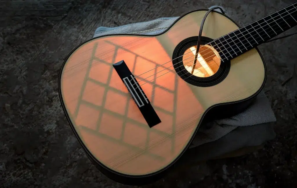 GUITARRA CLÁSICA ADMIRA ARTISTA SERIE CONSERVATORIO TAPA CEDRO FONDO ÉBANO