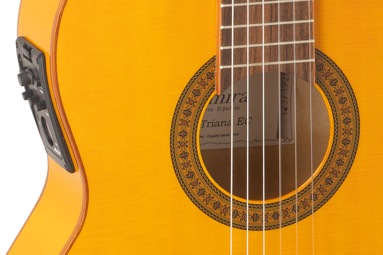 GUITARRA CLÁSICA ADMIRA TRIANA SERIE FLAMENCO ELECTRIFICADA CON FISHMAN