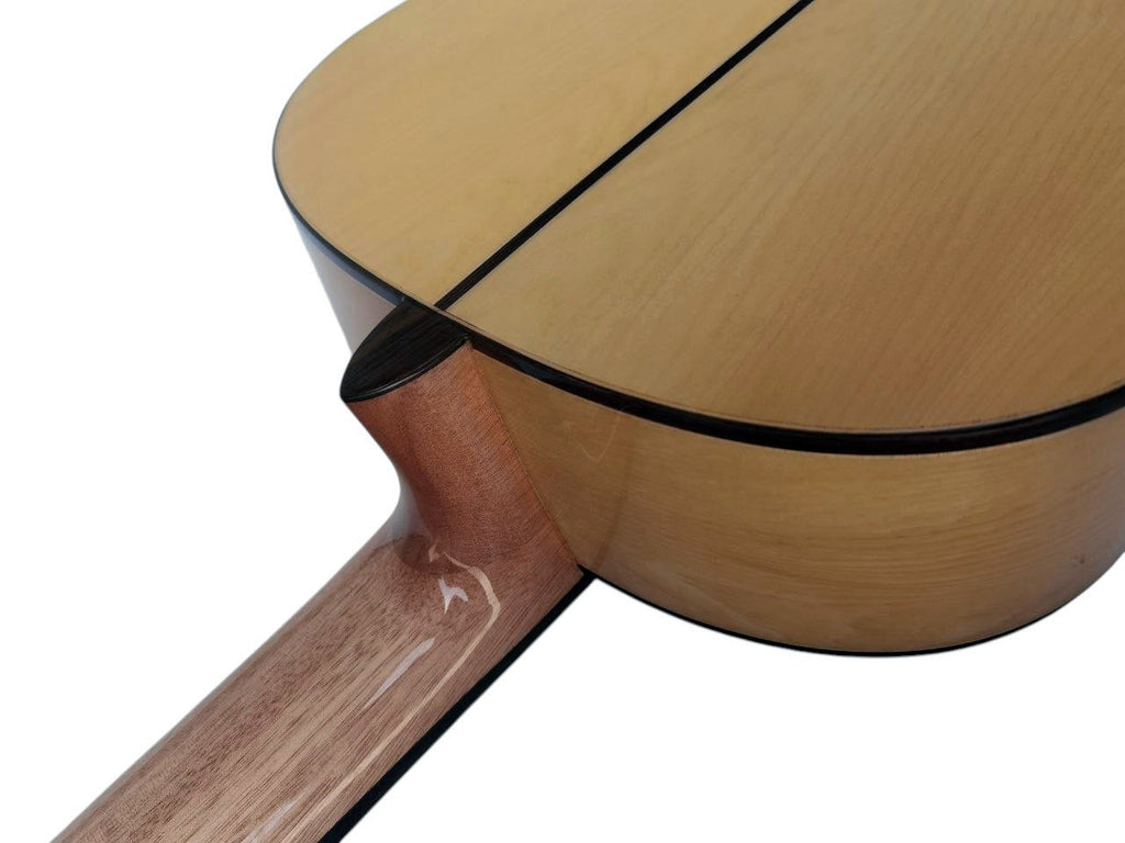 Vicente Tatay C320.560 – Guitarra Flamenca con Tapa de Abeto, Cuerpo de Sicomoro, Alma Ajustable y Golpeador